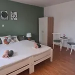 Pensión And Sanja 3*