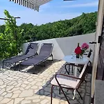 Apartments&rooms Sanja 3*