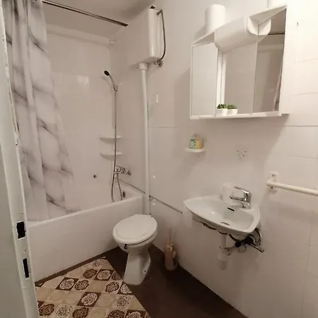 And Sanja סיביני קרמפוצקי