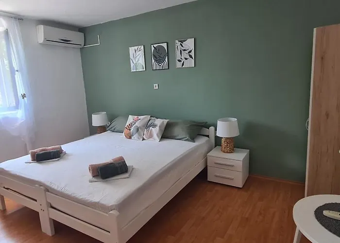 Guest house And Sanja